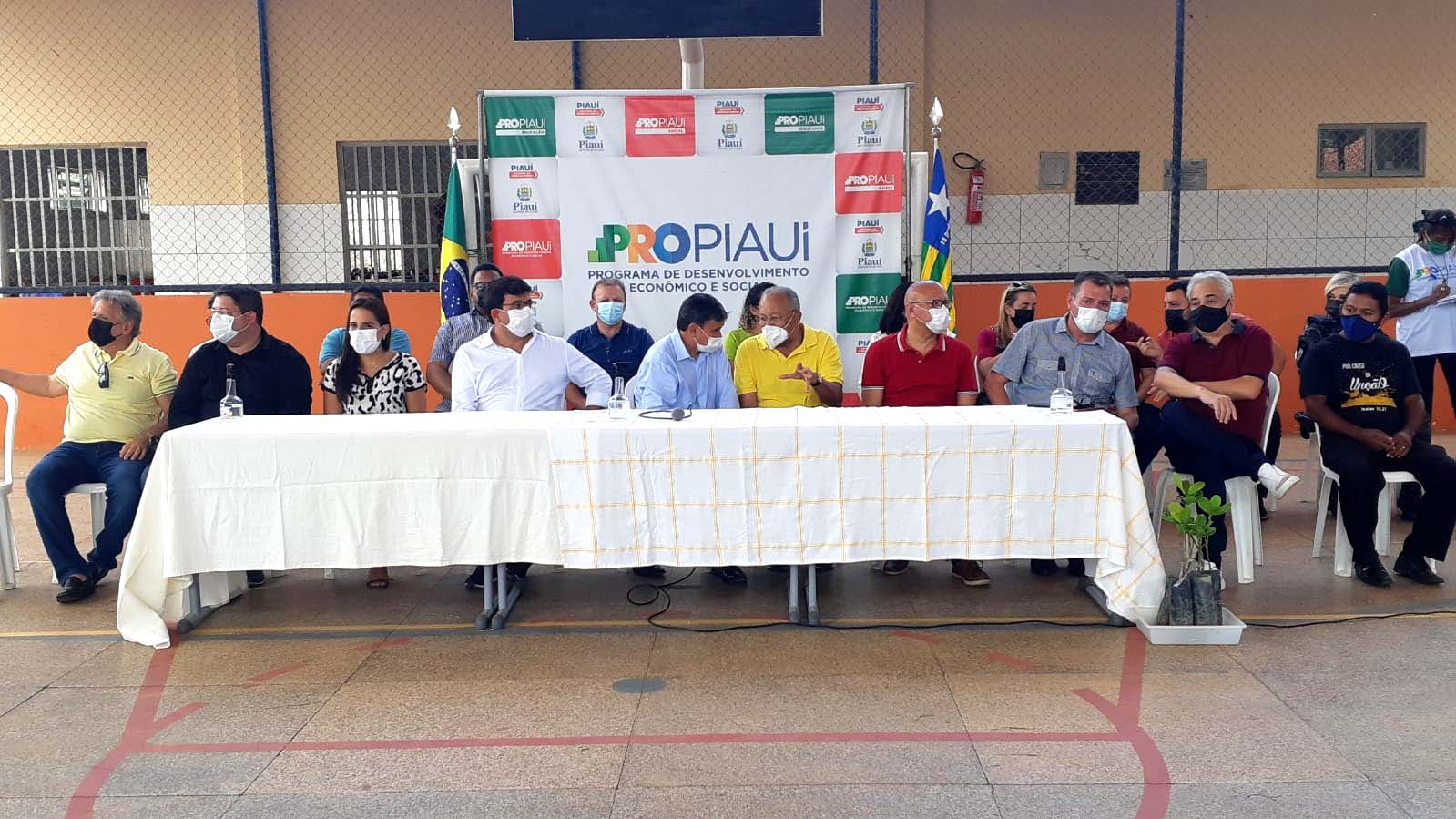Governador e Prefeito firmam parceria de R$ 6 milhões para asfaltamento em Teresina