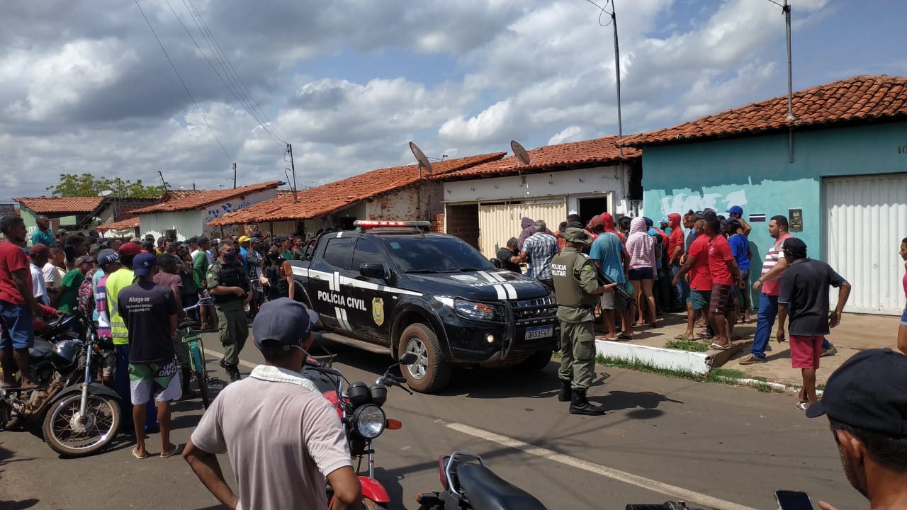 Menor toma arma, atira em policiais e acaba baleado em Esperantina