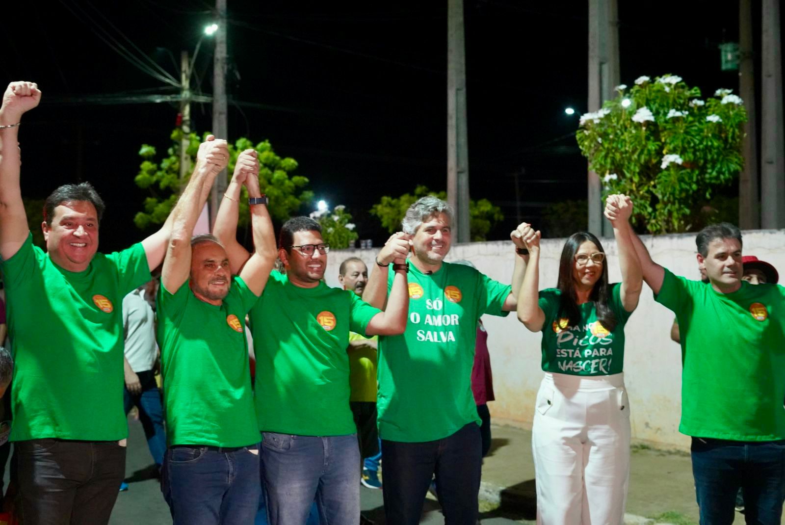 Multidão acompanha Dr.Pablo Santos em caminhada com Rafael Fonteles em Picos